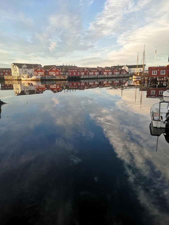 Kule Gule Huset Apartamento Svolvær Exterior foto