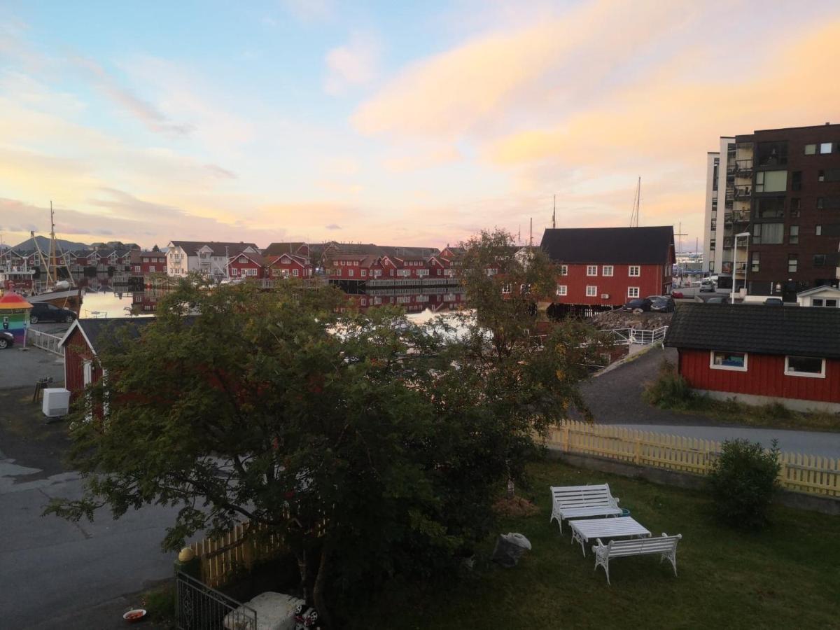 Kule Gule Huset Apartamento Svolvær Exterior foto