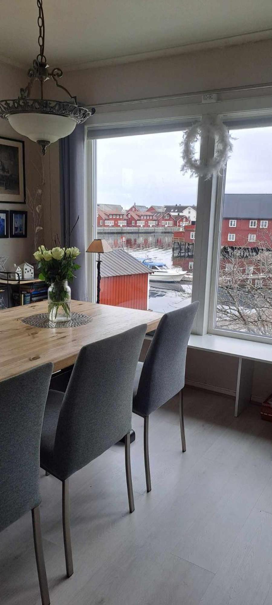 Kule Gule Huset Apartamento Svolvær Exterior foto