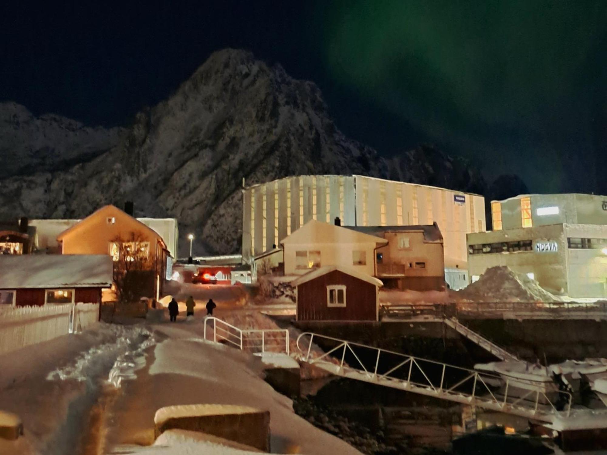 Kule Gule Huset Apartamento Svolvær Exterior foto